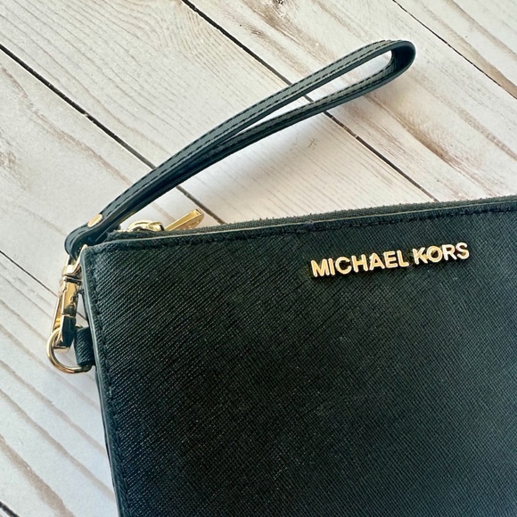 Michael Kors Jet Set Large Leather Smartphone Wristlet Wallet - Picture 3 of 7